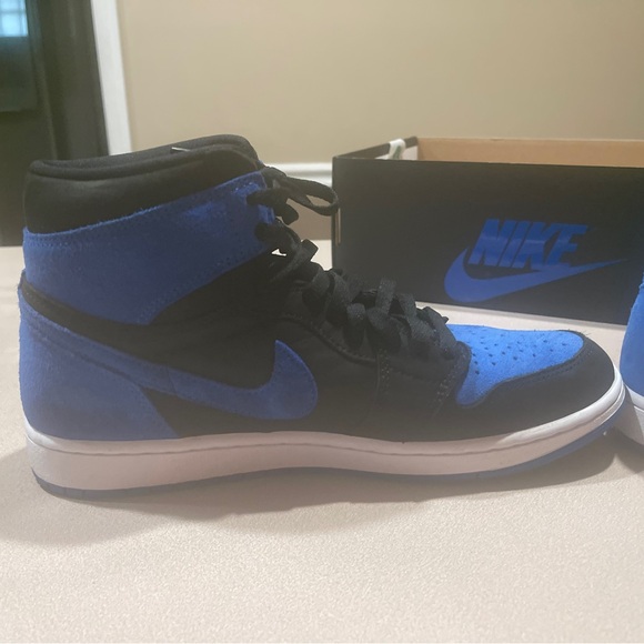 Good Jordan 1s hightops amazing condition comes with the box - Picture 2 of 2